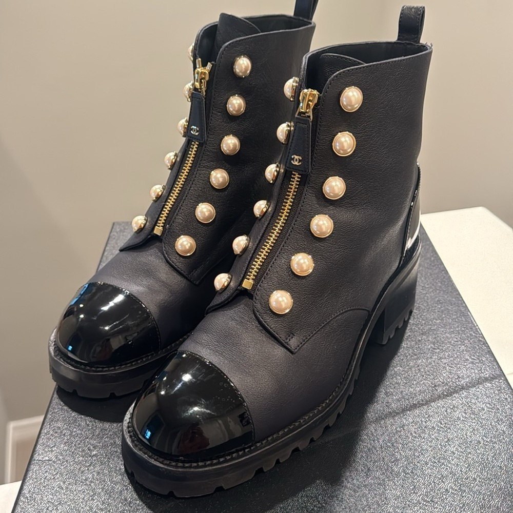 Chanel Women's Boots with Gold Accents - Picture 4 of 8